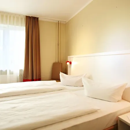 Ostseehalle By Premiere Classe Hotel